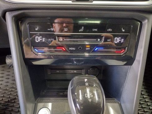 New 2025 Volkswagen Taos SE image 32