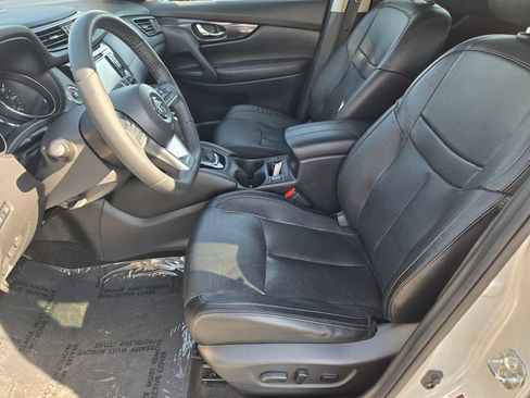Used 2020 Nissan Rogue SL FWD image 15