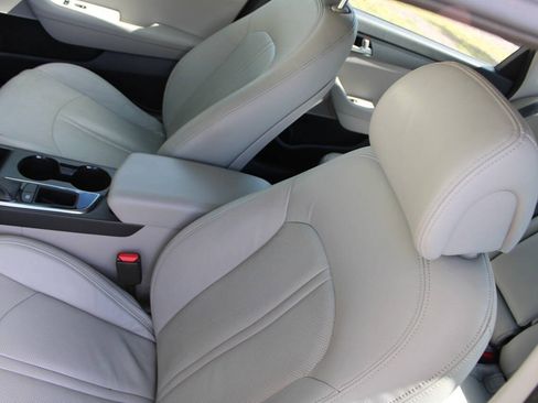 Used 2016 Hyundai Sonata SE FWD image 17