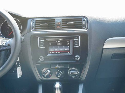 Used 2017 Volkswagen Jetta S image 13