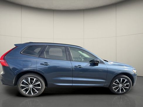 Used 2018 Volvo XC60 T5 Momentum w/ Convenience Package AWD/4WD image 8