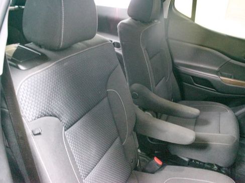 Used 2023 GMC Acadia SLE w/ Driver Convenience Package FWD image 9