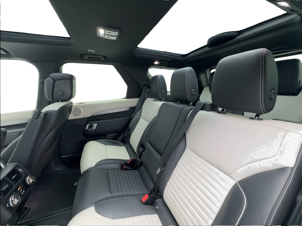 Used 2023 Land Rover Discovery HSE R-Dynamic AWD/4WD image 27