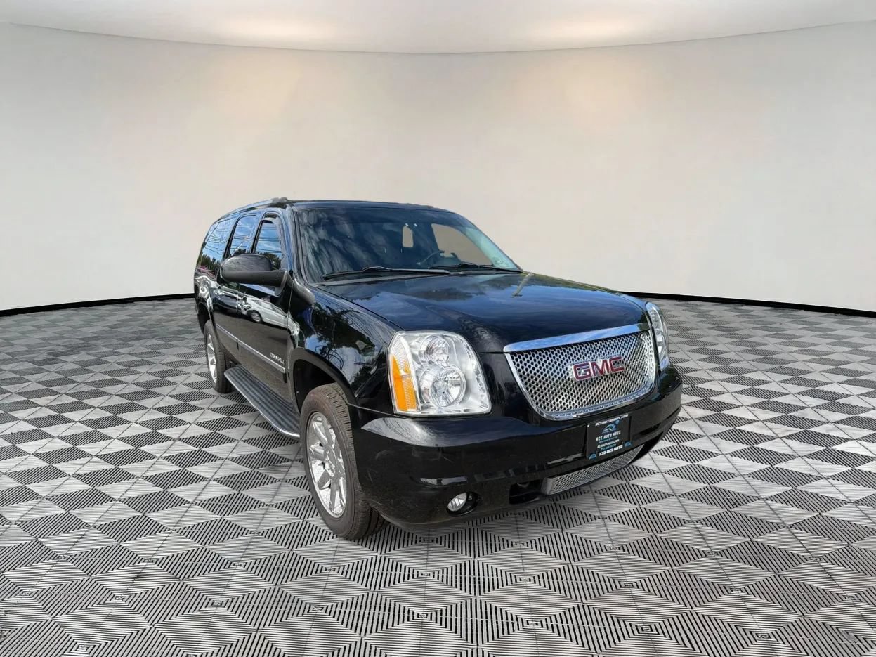 Used 2013 GMC Yukon XL Denali AWD/4WD image 1