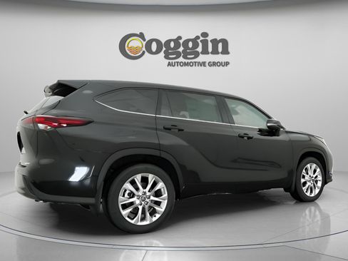Used 2026 Toyota Highlander Limited AWD/4WD image 18