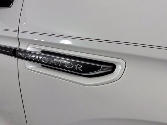 Used 2021 Lincoln Navigator Black Label w/ Special Edition Package AWD/4WD image 19