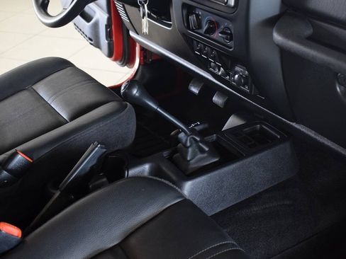 Used 2004 Jeep Wrangler SE AWD/4WD image 26