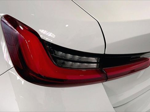 Used 2023 BMW 330i Sedan w/ Convenience Package image 22