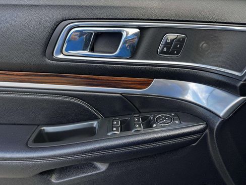 Used 2018 Ford Explorer Limited image 18