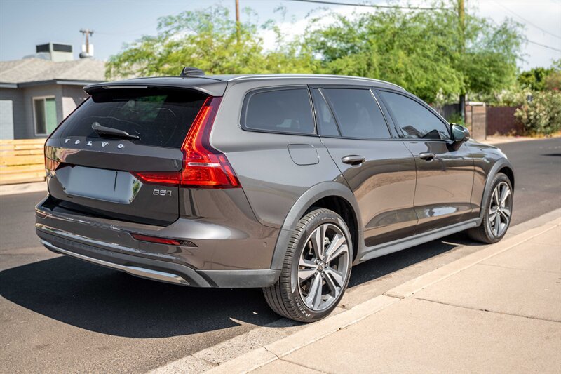 Used 2025 Volvo V60 B5 Cross Country Plus AWD/4WD image 5