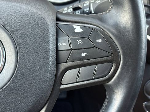 Used 2019 Jeep Cherokee Trailhawk w/ Comfort & Convenience Group AWD/4WD image 37