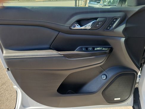 Used 2023 GMC Acadia SLT w/ Preferred Package image 19