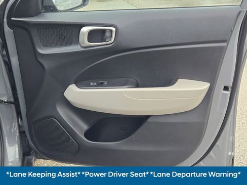 Certified 2023 Hyundai Venue SEL image 7