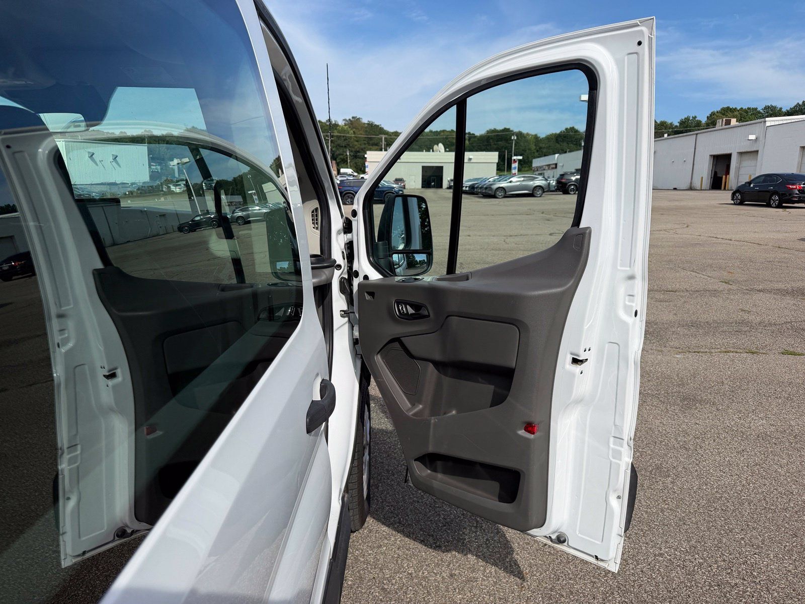 Used 2023 Ford Transit 350 XLT RWD image 32