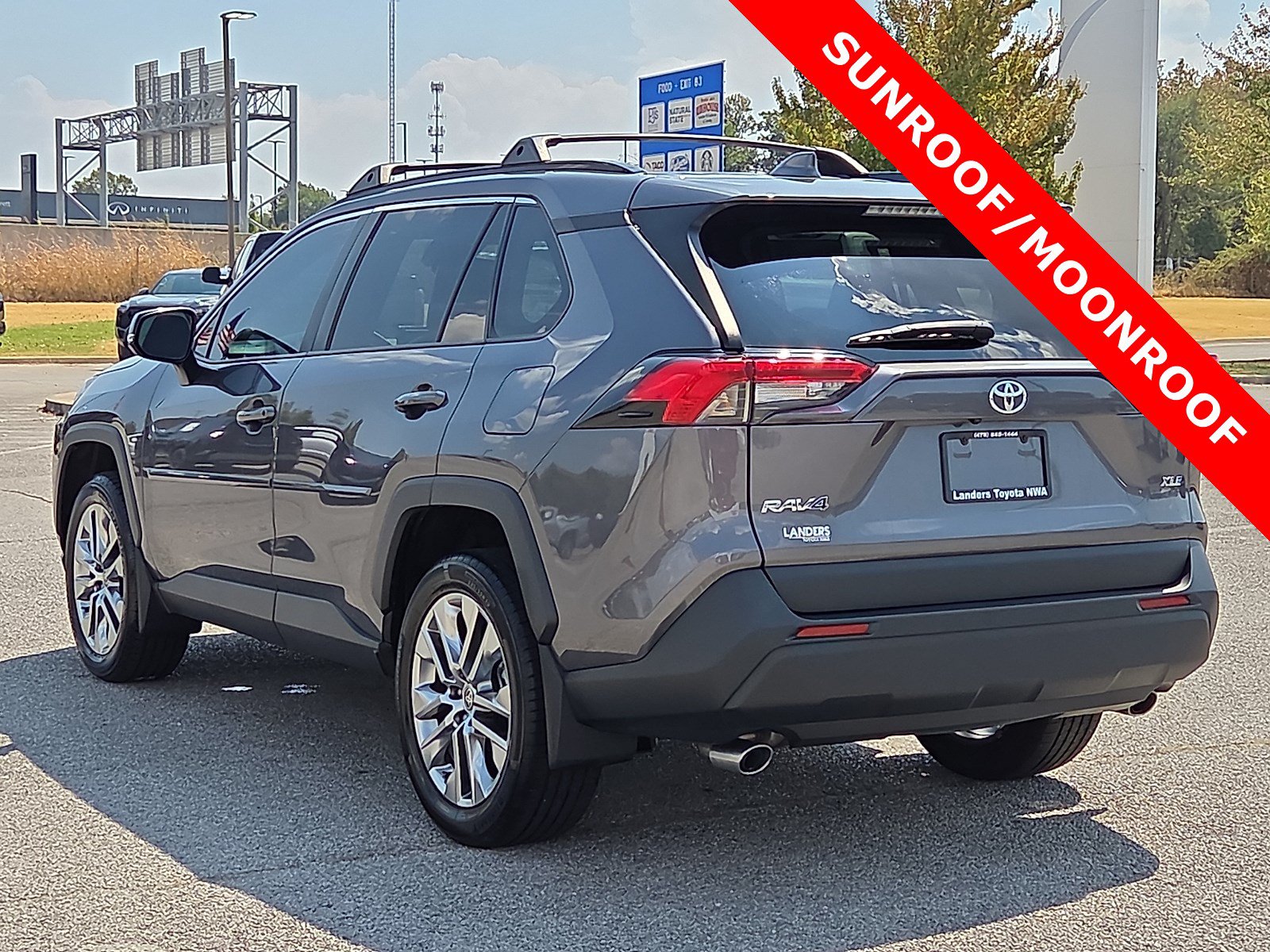 Used 2022 Toyota RAV4 XLE Premium FWD image 4