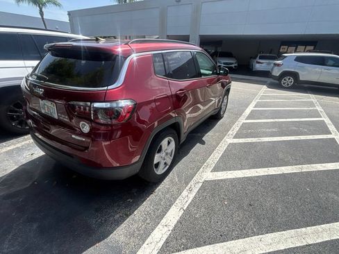 Used 2022 Jeep Compass Latitude FWD image 6