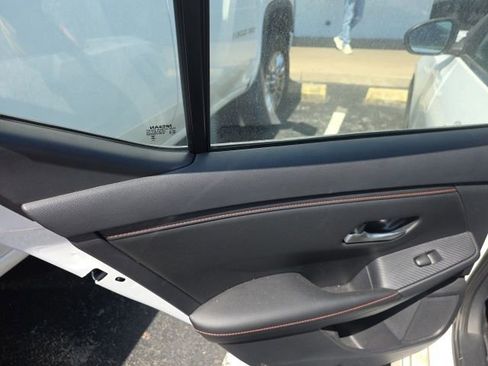 Used 2024 Nissan Sentra SR w/ SR Premium Package image 8