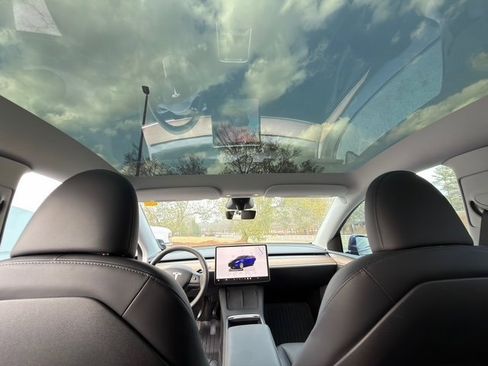 Used 2023 Tesla Model Y Long Range image 9