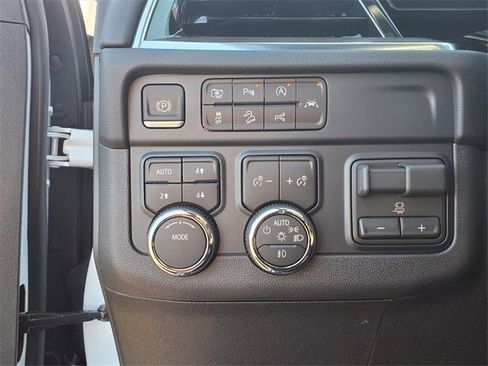 New 2026 Chevrolet Suburban Premier image 10