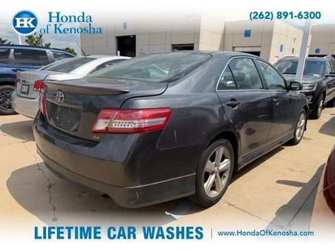 Used 2011 Toyota Camry SE w/ SE Extra-Value Pkg #1 FWD image 2