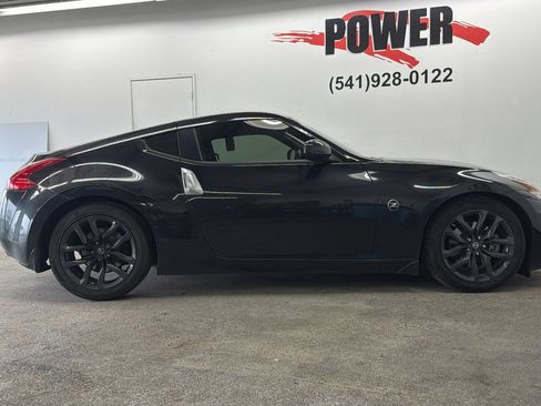 Used 2016 Nissan 370Z Base image 2