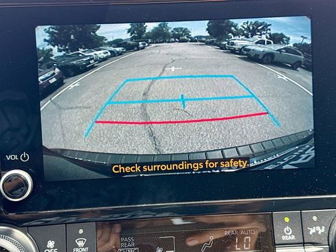 Used 2024 Toyota Highlander XLE AWD/4WD image 17
