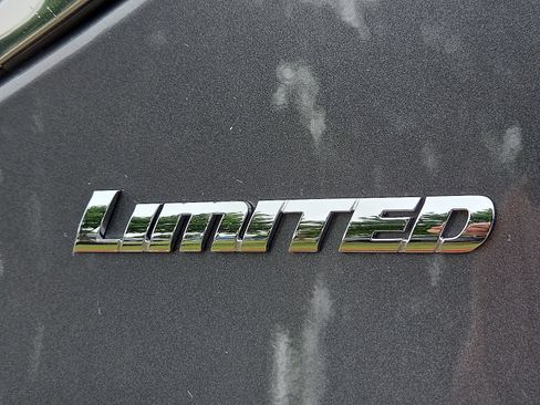 Used 2024 Toyota Tundra Limited w/ Power Package AWD/4WD image 9