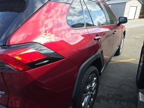 Used 2019 Toyota RAV4 Limited image 4