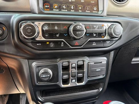 Used 2023 Jeep Gladiator Sport AWD/4WD image 16