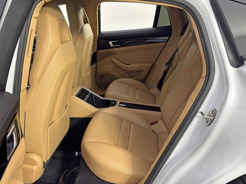 Used 2023 Porsche Panamera 4 image 43