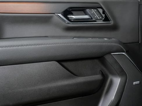 New 2026 GMC Yukon Denali w/ Denali Reserve Package image 6