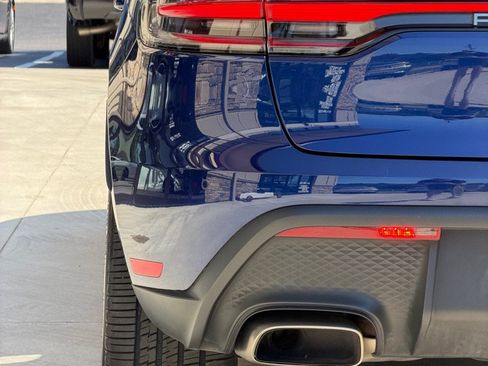 Used 2022 Porsche Macan AWD/4WD image 14