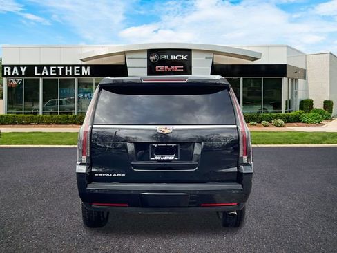 Used 2016 Cadillac Escalade Platinum image 4