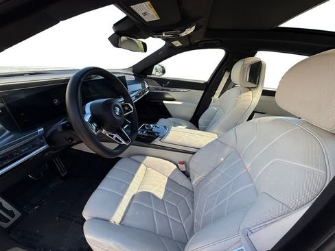 Used 2024 BMW 760i xDrive w/ Executive Package image 14