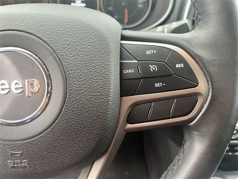 Used 2019 Jeep Cherokee Latitude Plus image 19