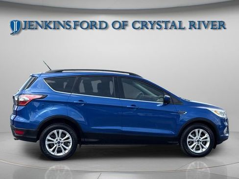 Used 2017 Ford Escape SE w/ Equipment Group 201A FWD image 9