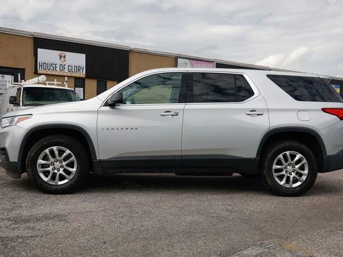 Used 2018 Chevrolet Traverse LS FWD image 2