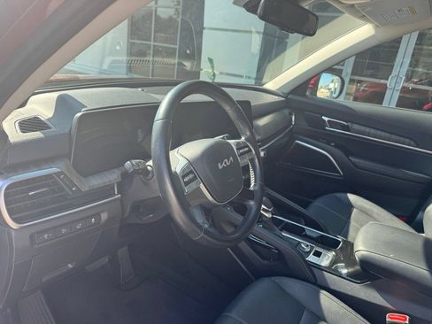 Used 2024 Kia Telluride EX w/ EX Captain's Chair Package FWD image 19