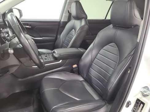Used 2023 Toyota Highlander XLE AWD/4WD image 24