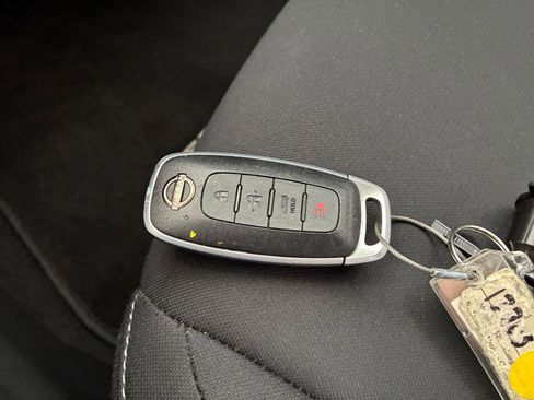 Used 2025 Nissan Sentra SV image 21