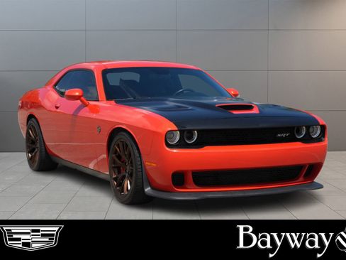 Used 2016 Dodge Challenger SRT Hellcat RWD image 3