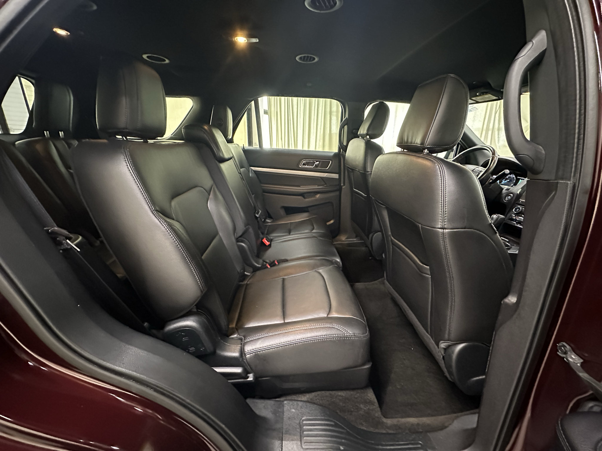 Used 2018 Ford Explorer XLT w/ Equipment Group 202A AWD/4WD image 16