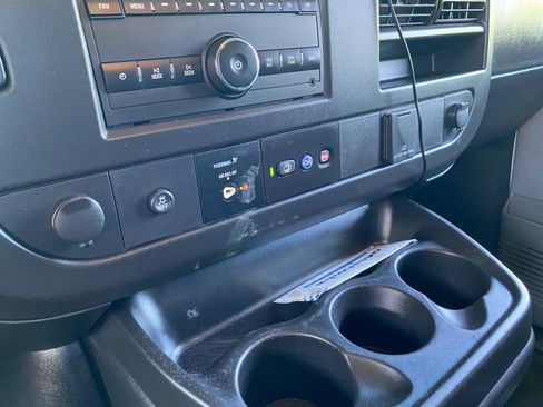 Used 2021 Chevrolet Express 2500 RWD image 50
