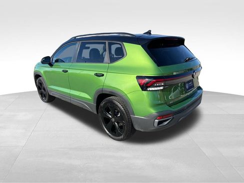 Used 2025 Volkswagen Taos SE image 5