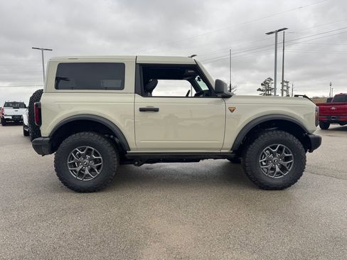 New 2025 Ford Bronco Badlands image 7