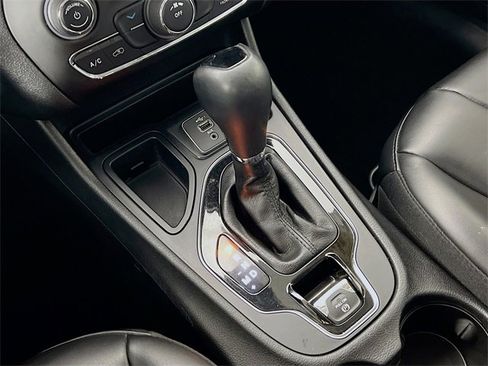 Used 2020 Jeep Cherokee Latitude Plus image 21