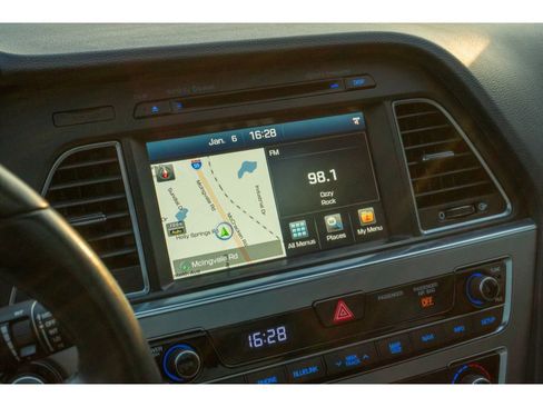 Used 2016 Hyundai Sonata Limited w/ Option Group 02 image 21