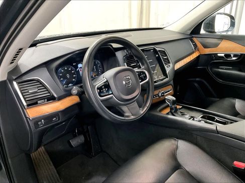 Used 2021 Volvo XC90 T6 Momentum w/ Advanced Package image 8