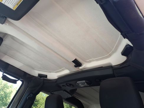 Used 2015 Jeep Wrangler Sport AWD/4WD image 8