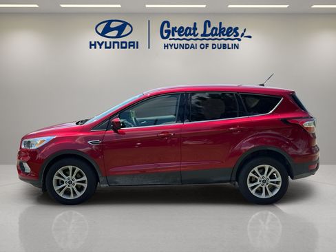 Used 2017 Ford Escape SE FWD image 2